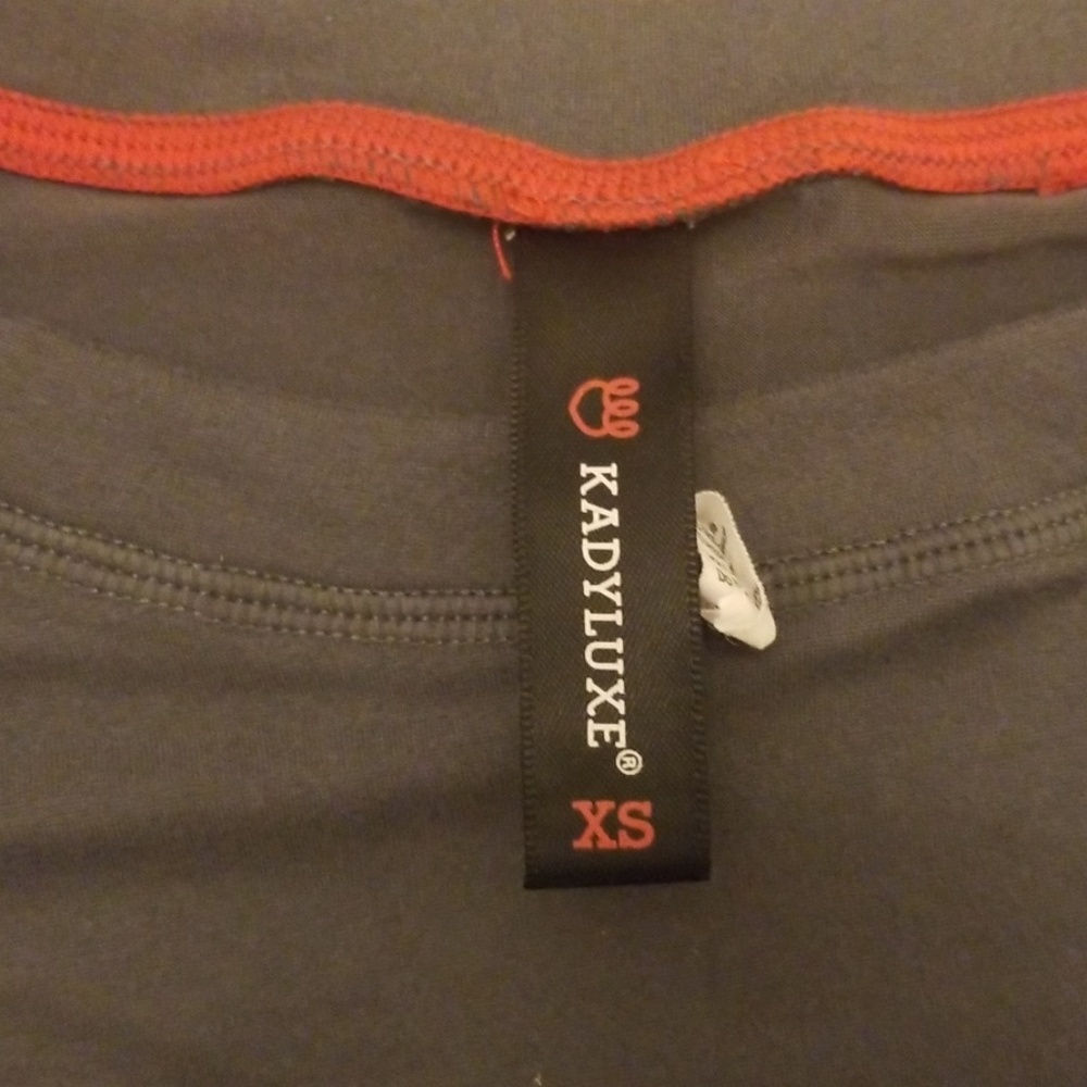 University Of Miami Caneswear Kadyluxe Milky Silk Crop Pocket Tee - Picture 3 of 6